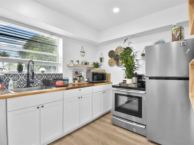 930 Little River Dr, Miami FL 33150