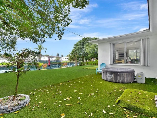 930 Little River Dr, Miami FL 33150