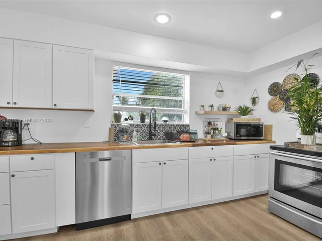 930 Little River Dr, Miami FL 33150