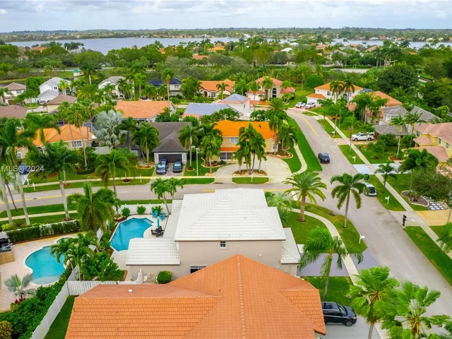 17506 NW 8th St, Pembroke Pines FL 33029