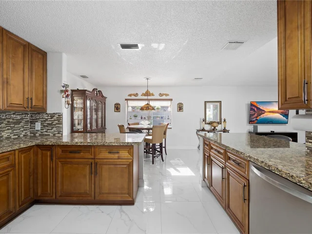 17506 NW 8th St, Pembroke Pines FL 33029