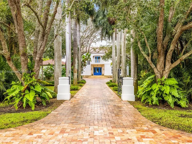 27 Tahiti Beach Island Rd, Coral Gables FL 33143