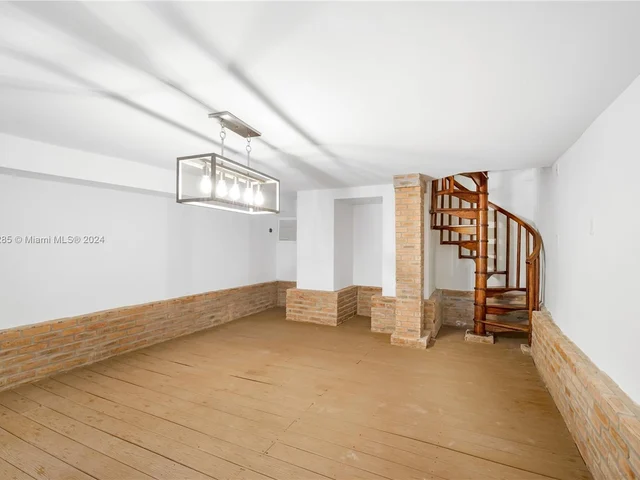 27 Tahiti Beach Island Rd, Coral Gables FL 33143