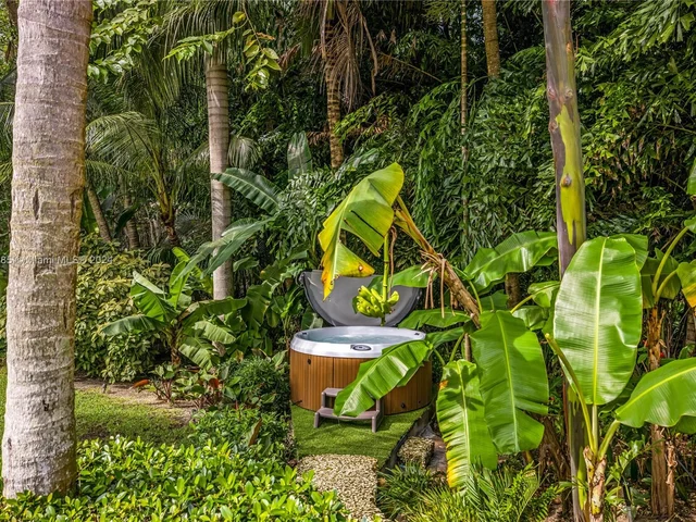 27 Tahiti Beach Island Rd, Coral Gables FL 33143