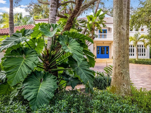 27 Tahiti Beach Island Rd, Coral Gables FL 33143