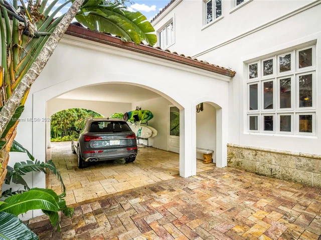 27 Tahiti Beach Island Rd, Coral Gables FL 33143