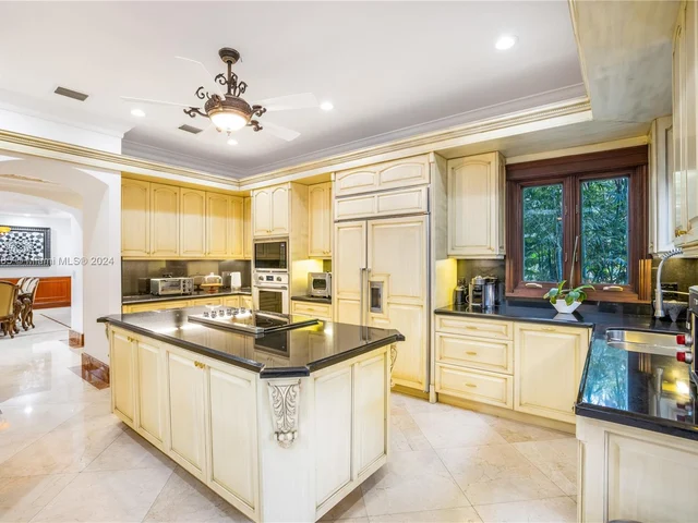 27 Tahiti Beach Island Rd, Coral Gables FL 33143