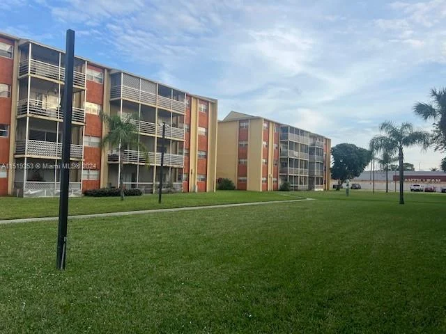 3600 NW 21st St # 301, Lauderdale Lakes FL 33311