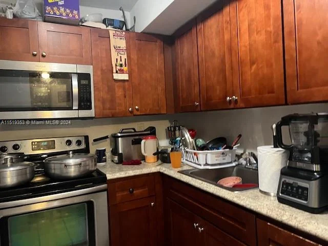 3600 NW 21st St # 301, Lauderdale Lakes FL 33311