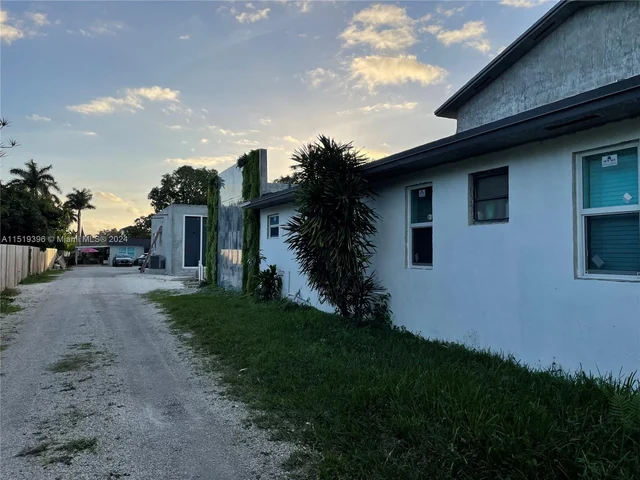 3831 SW 130 ave, Miami FL 33175