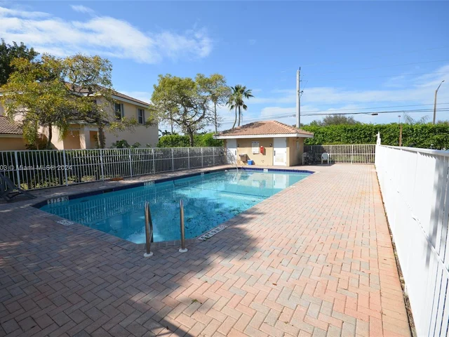 4161 W Silverado Cir, Davie FL 33024