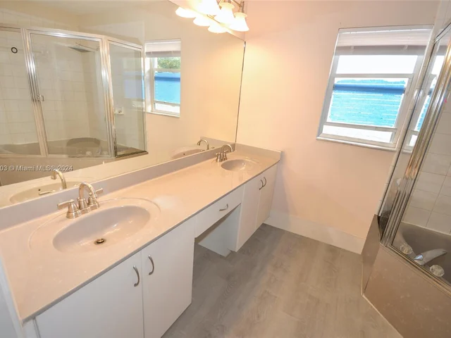 4161 W Silverado Cir, Davie FL 33024