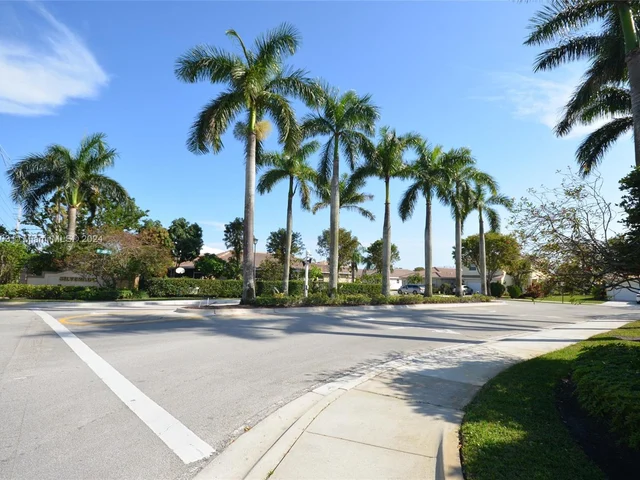 4161 W Silverado Cir, Davie FL 33024