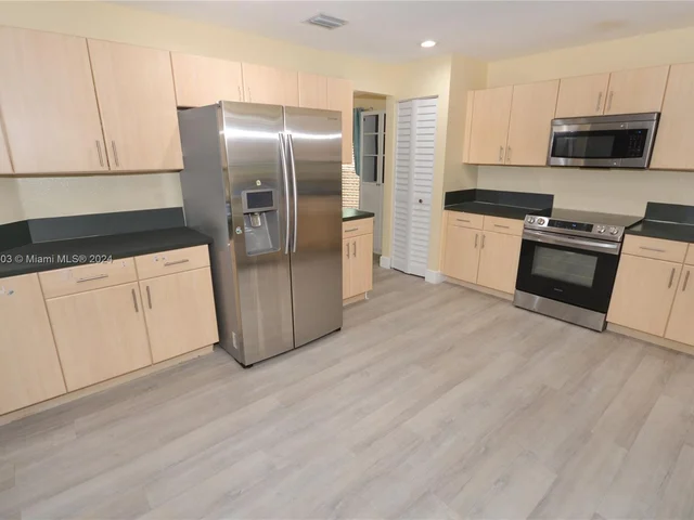 4161 W Silverado Cir, Davie FL 33024