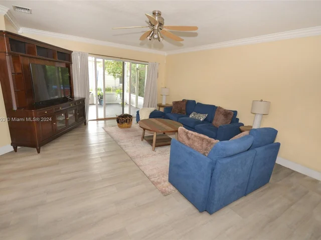 4161 W Silverado Cir, Davie FL 33024