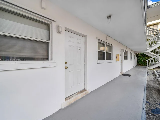 467 Golden Isles Dr # 108, Hallandale Beach FL 33009
