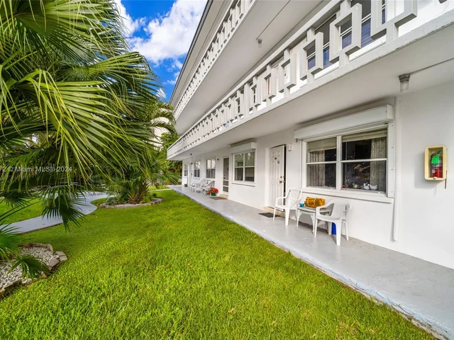 467 Golden Isles Dr # 108, Hallandale Beach FL 33009