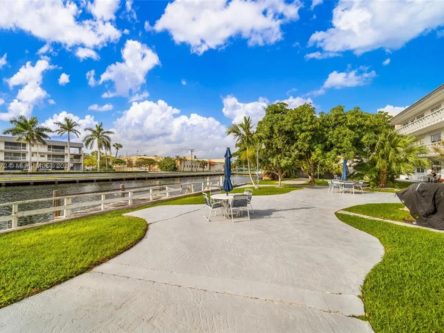 467 Golden Isles Dr # 108, Hallandale Beach FL 33009