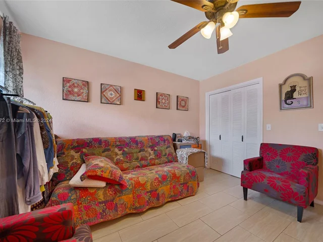 467 Golden Isles Dr # 108, Hallandale Beach FL 33009