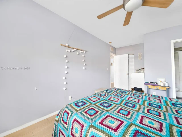 467 Golden Isles Dr # 108, Hallandale Beach FL 33009