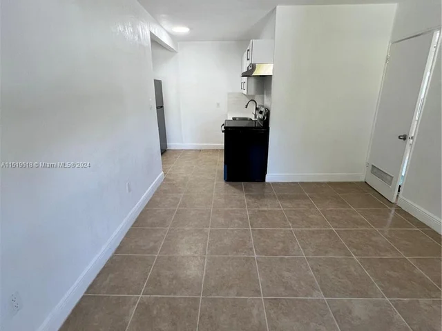 2588 NE 182nd Ter # F, North Miami Beach FL 33160
