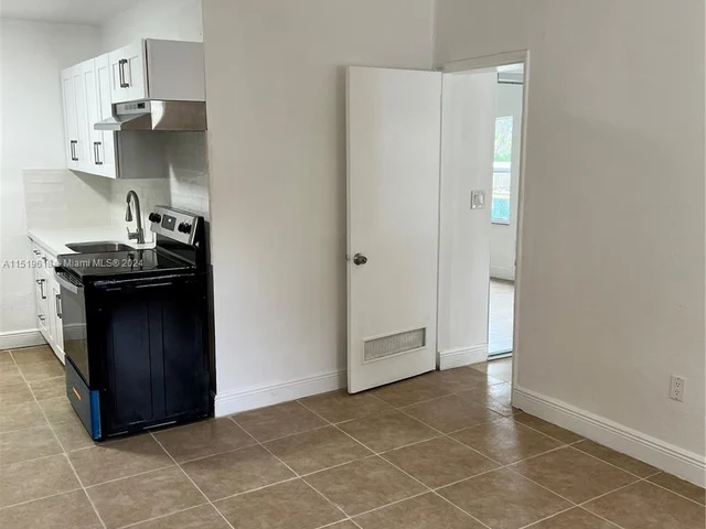 2588 NE 182nd Ter # F, North Miami Beach FL 33160