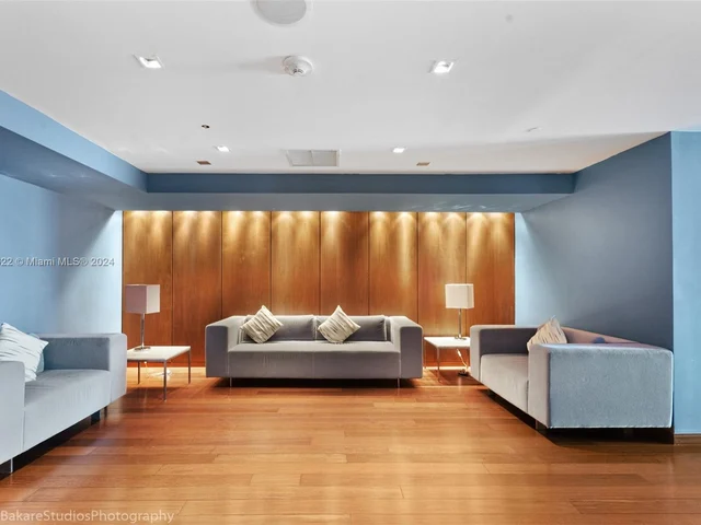 325 S Biscayne Blvd # 1220, Miami FL 33131