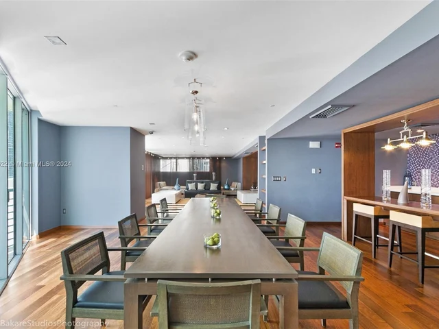 325 S Biscayne Blvd # 1220, Miami FL 33131