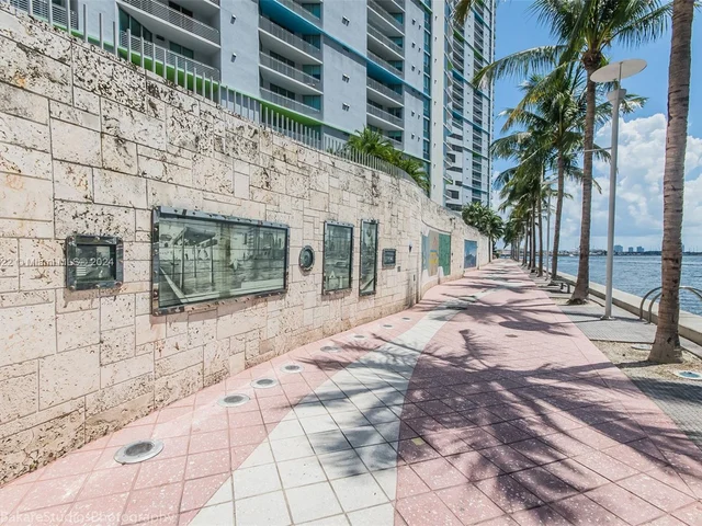 325 S Biscayne Blvd # 1220, Miami FL 33131