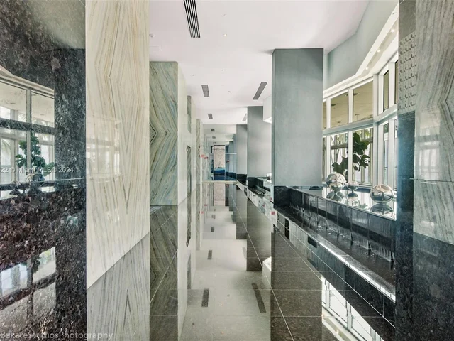 325 S Biscayne Blvd # 1220, Miami FL 33131