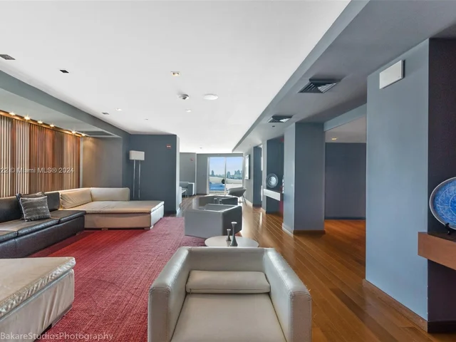 325 S Biscayne Blvd # 1220, Miami FL 33131