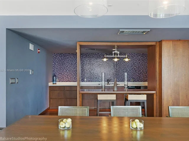 325 S Biscayne Blvd # 1220, Miami FL 33131