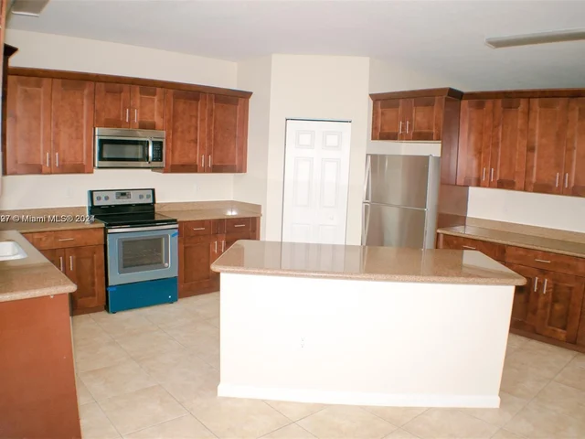 2221 Sloane Pl, Wellington FL 33414