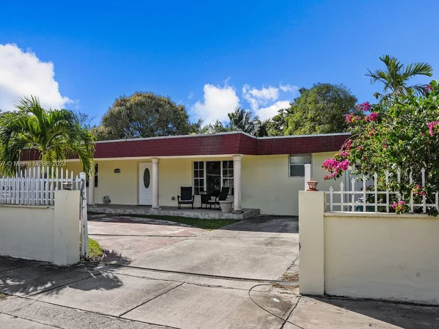 19310 NW 48th Ct, Miami Gardens FL 33055