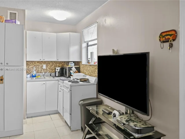 19310 NW 48th Ct, Miami Gardens FL 33055