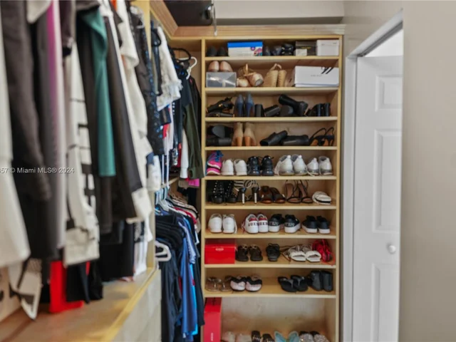 19310 NW 48th Ct, Miami Gardens FL 33055