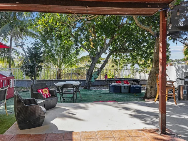 19310 NW 48th Ct, Miami Gardens FL 33055