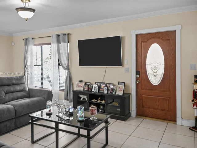 19310 NW 48th Ct, Miami Gardens FL 33055