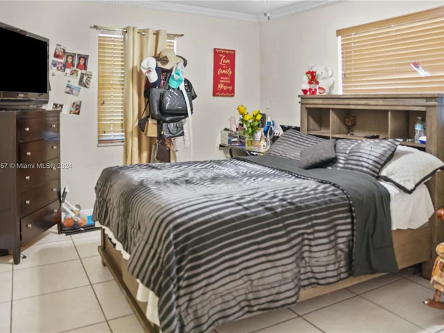 19310 NW 48th Ct, Miami Gardens FL 33055