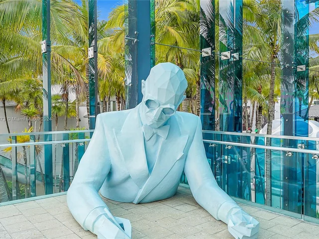 118 NW 45th St, Miami FL 33127