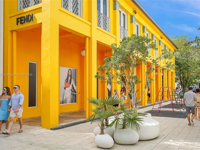 118 NW 45th St, Miami FL 33127