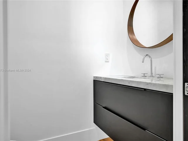 118 NW 45th St, Miami FL 33127