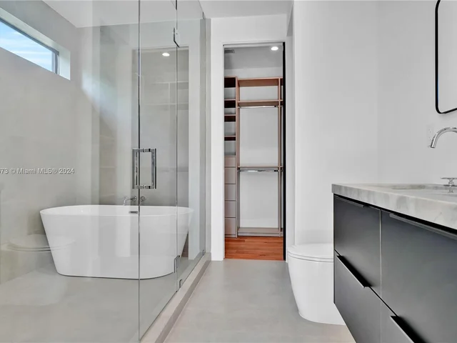 118 NW 45th St, Miami FL 33127