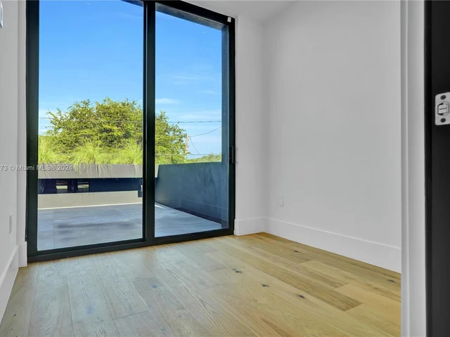 118 NW 45th St, Miami FL 33127