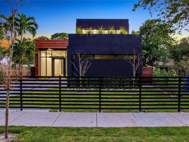 118 NW 45th St, Miami FL 33127