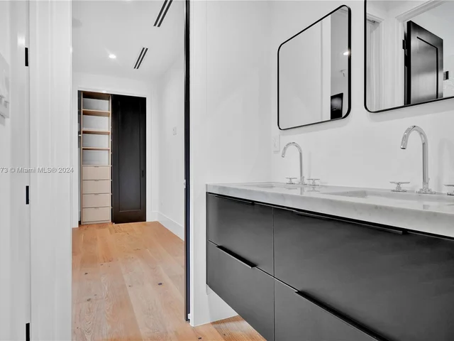 118 NW 45th St, Miami FL 33127