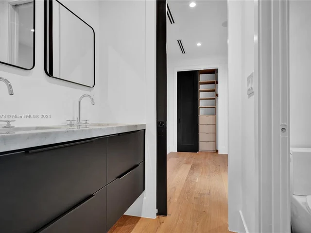 118 NW 45th St, Miami FL 33127