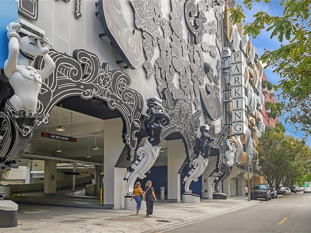 118 NW 45th St, Miami FL 33127