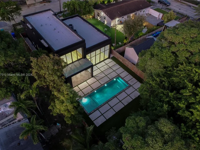 118 NW 45th St, Miami FL 33127