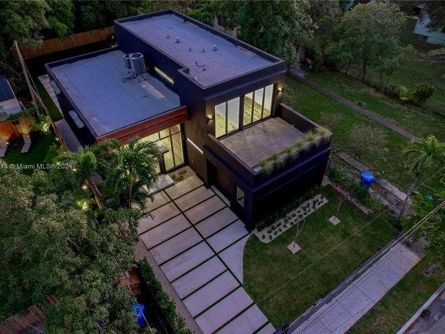 118 NW 45th St, Miami FL 33127